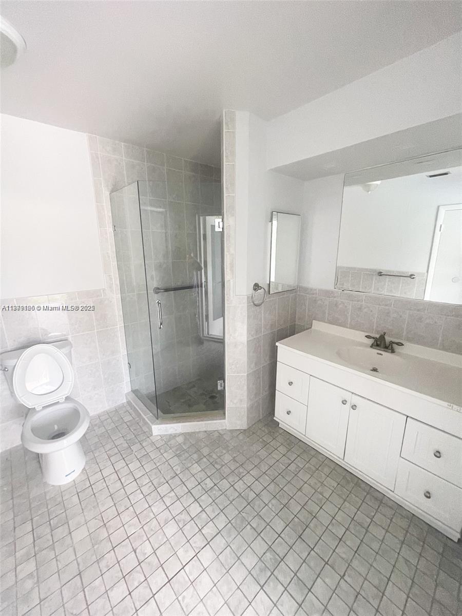 PINEWOOD ESTATES SECOND A - Residential Lease