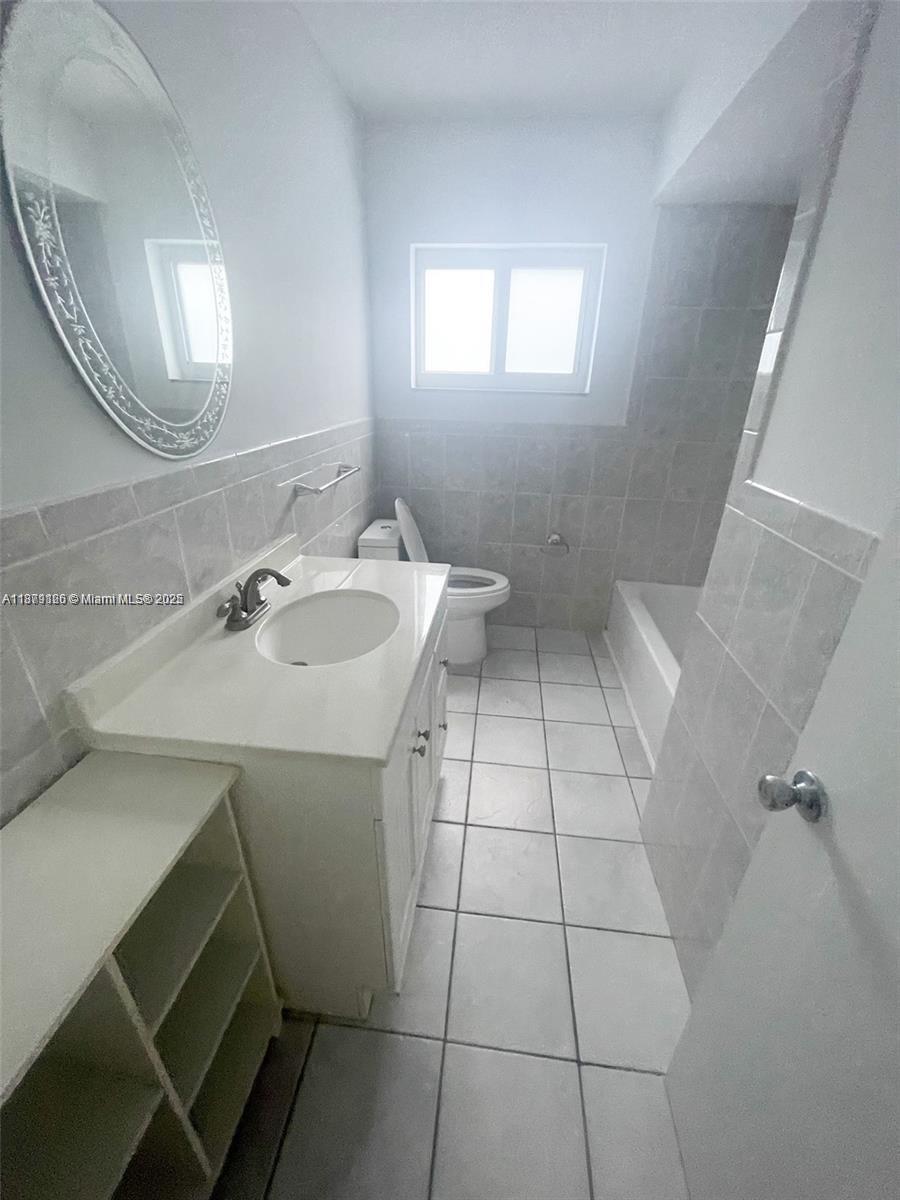 PINEWOOD ESTATES SECOND A - Residential Lease