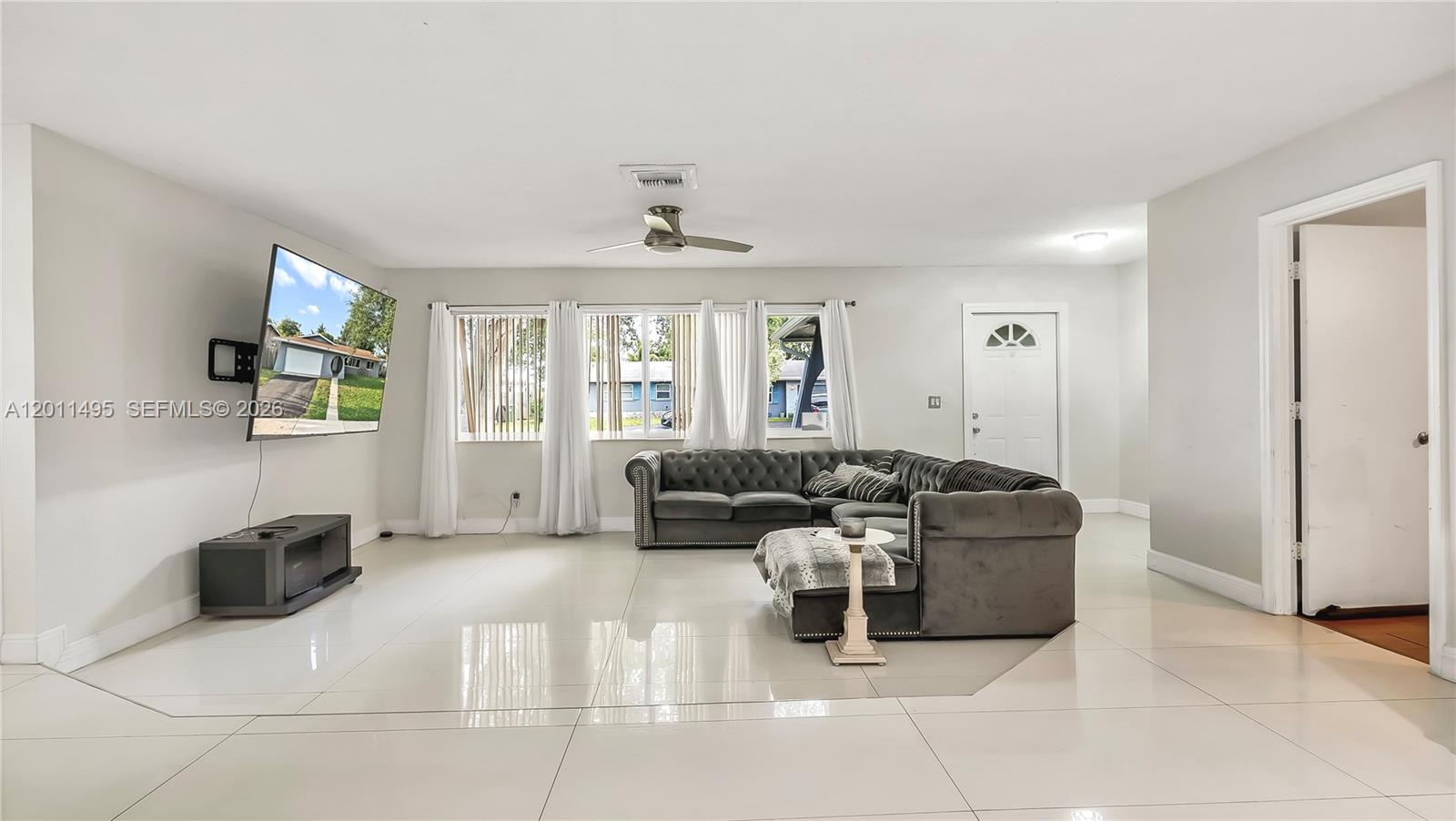 9511 NW 8th St, Pembroke Pines FL 33024