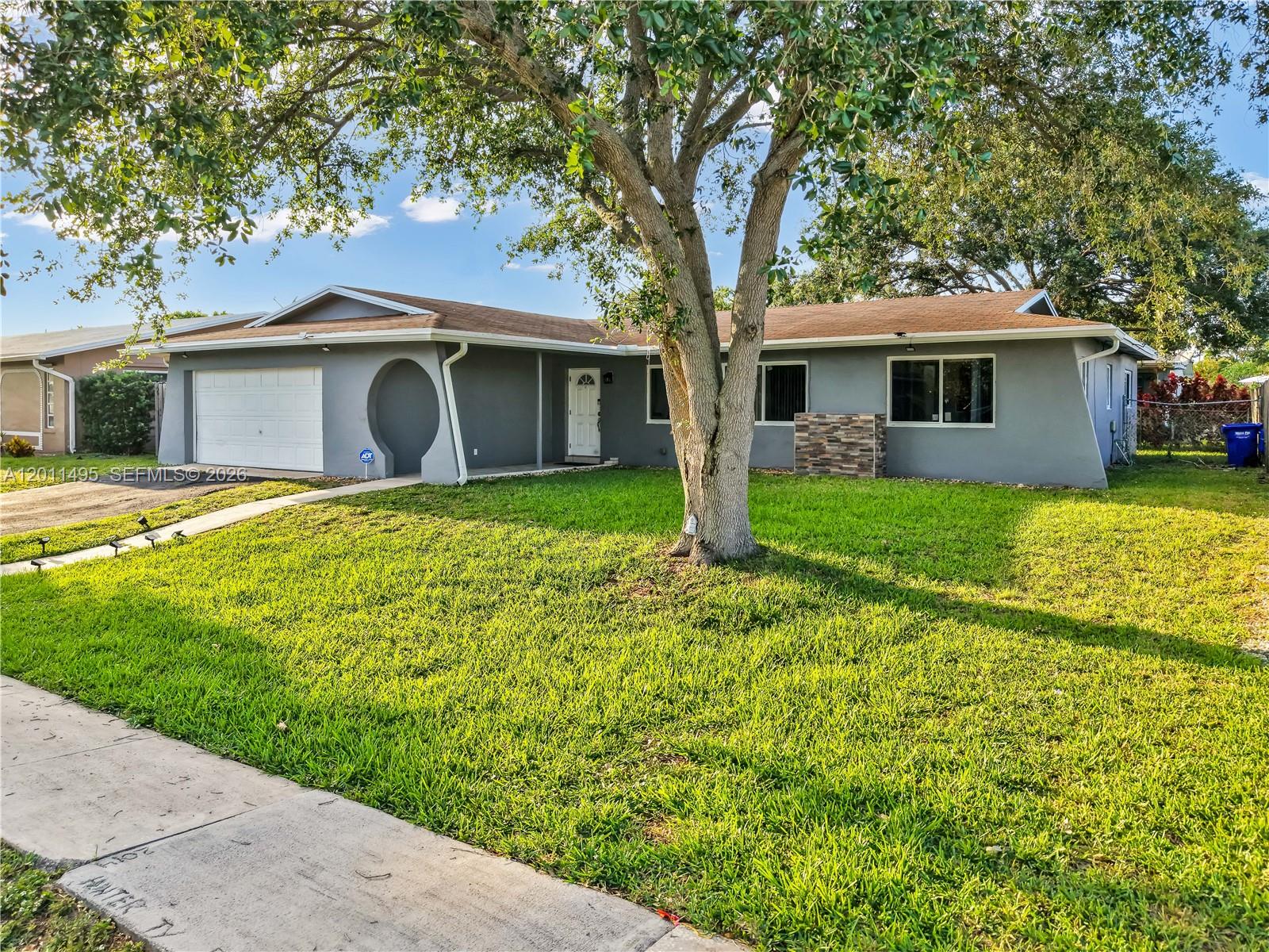 PASADENA LAKES SOUTH - Residential