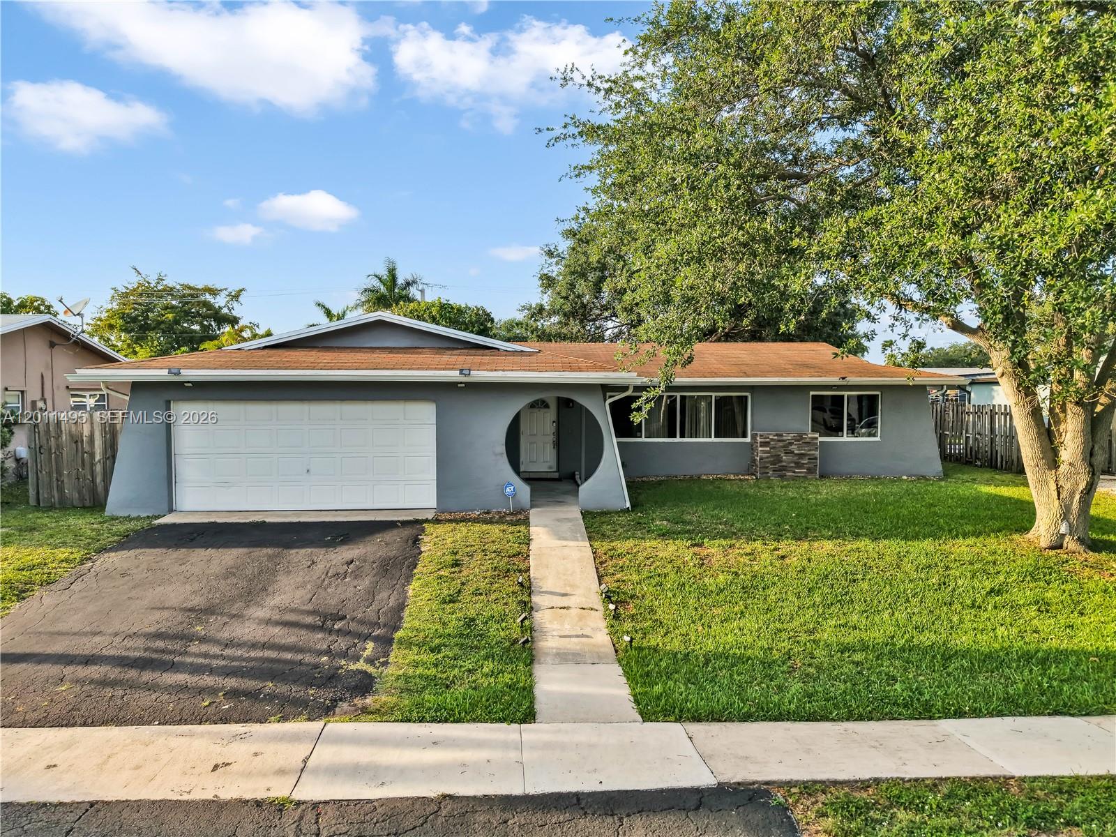 PASADENA LAKES SOUTH - Residential