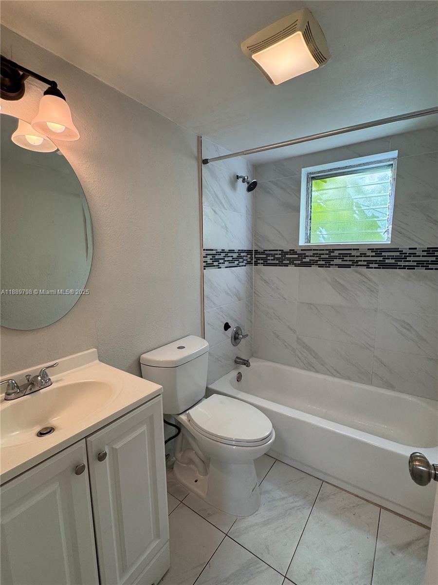 HOLLYWOOD LITTLE RANCHES - Residential Lease