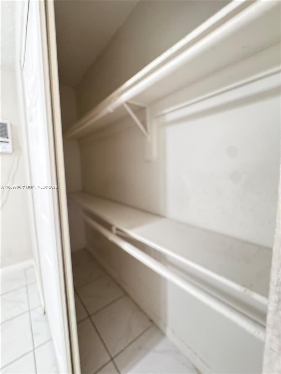HOLLYWOOD LITTLE RANCHES - Residential Lease