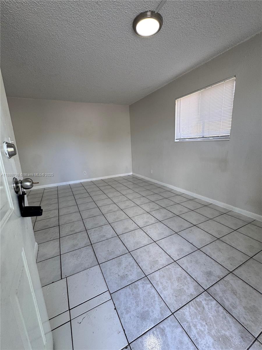 HOLLYWOOD LITTLE RANCHES - Residential Lease