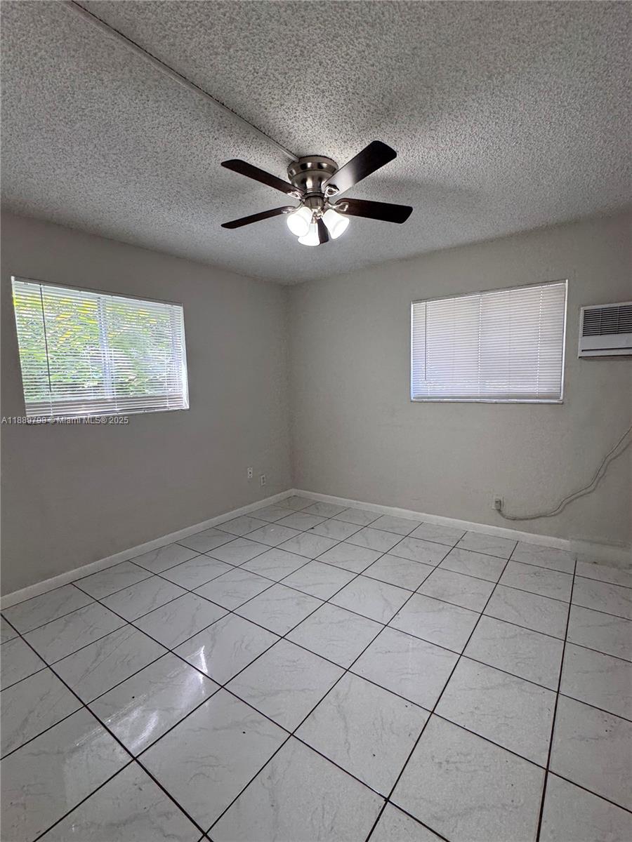 HOLLYWOOD LITTLE RANCHES - Residential Lease