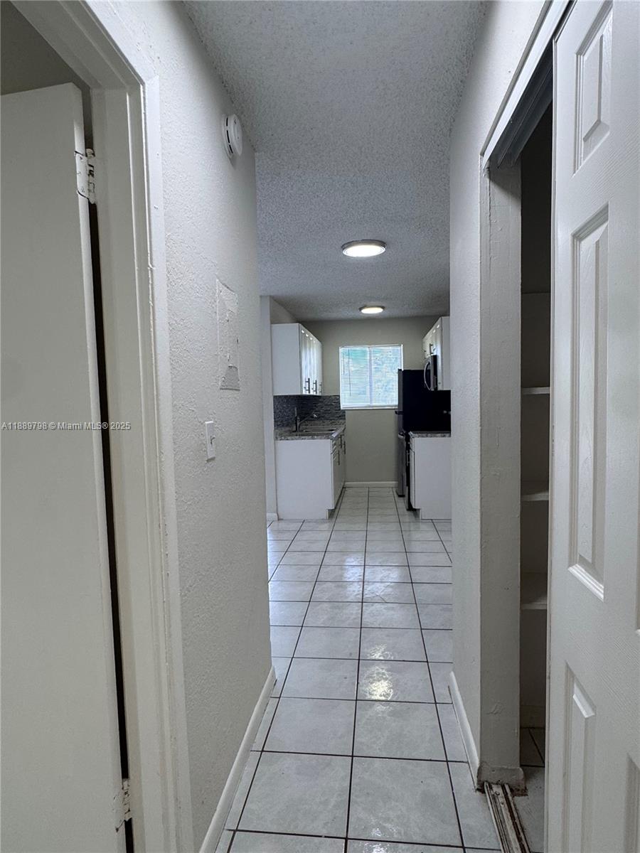 HOLLYWOOD LITTLE RANCHES - Residential Lease