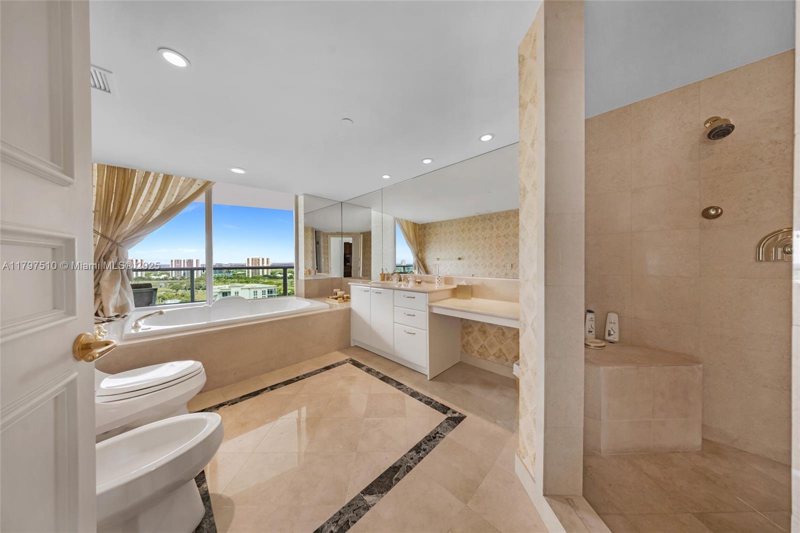 TOWERS OF PORTO VITA-SOUT - Residential