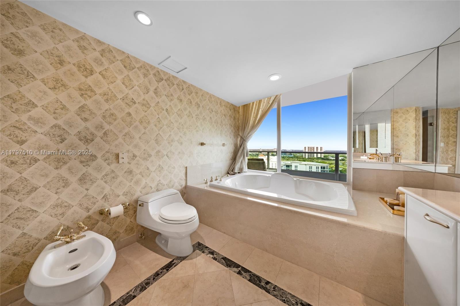 TOWERS OF PORTO VITA-SOUT - Residential