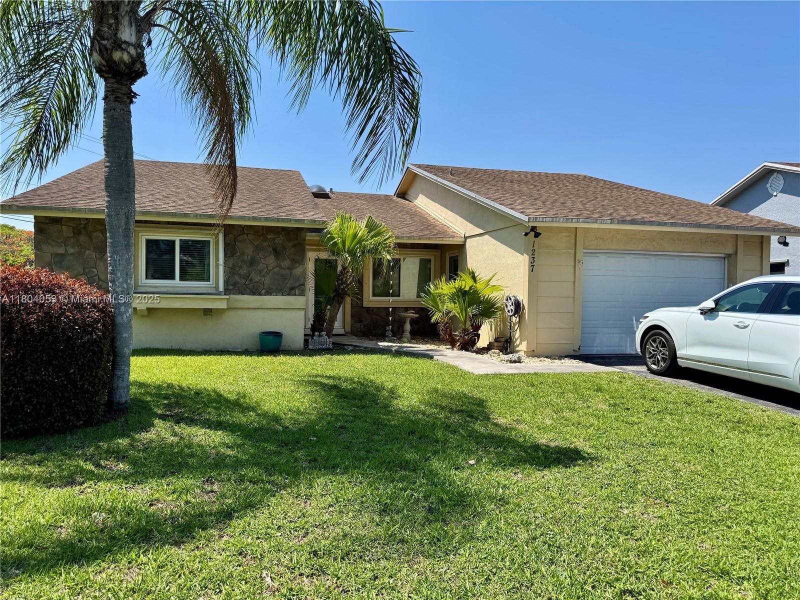 Property for Sale at 1237 N Fieldlark Ln, Homestead, Miami-Dade County, Florida - Bedrooms: 3 
Bathrooms: 2  - $499,900