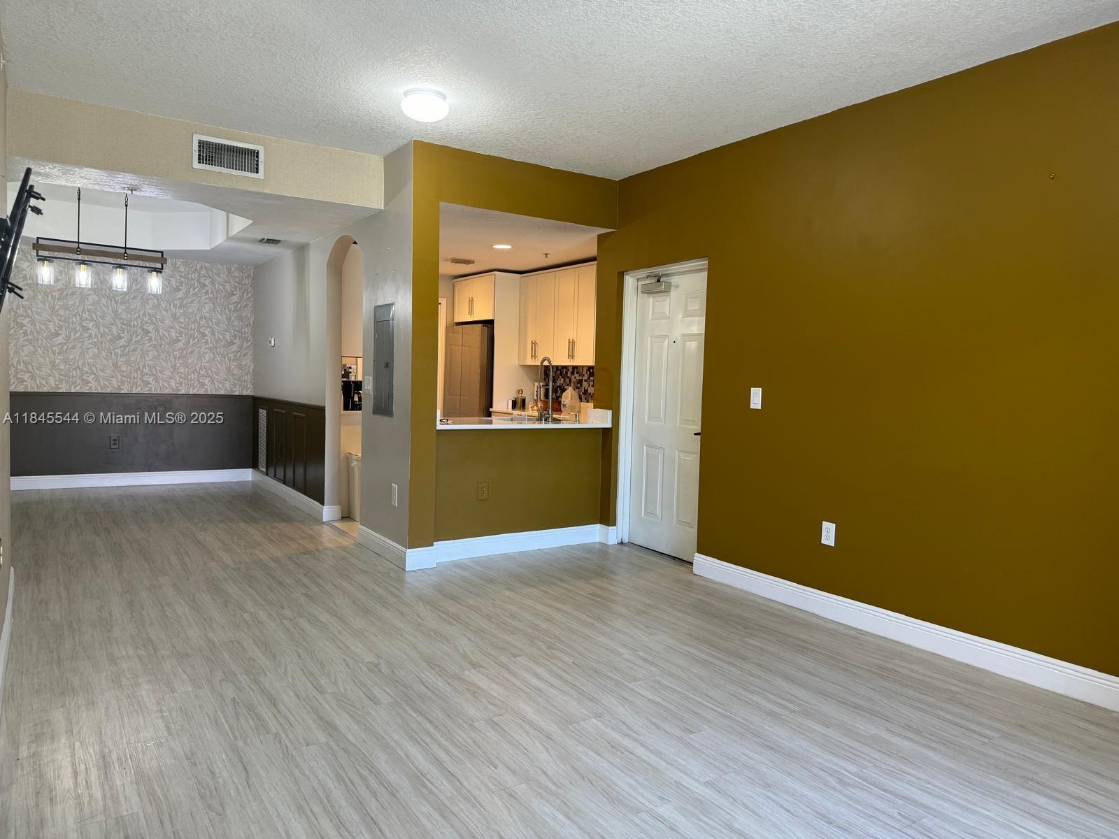 THE COURTS AT DORAL ISLES - Residential