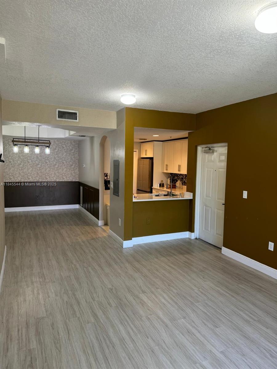 THE COURTS AT DORAL ISLES - Residential