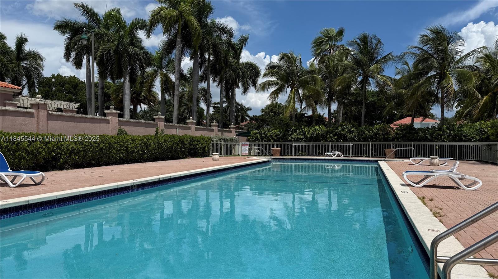 THE COURTS AT DORAL ISLES - Residential