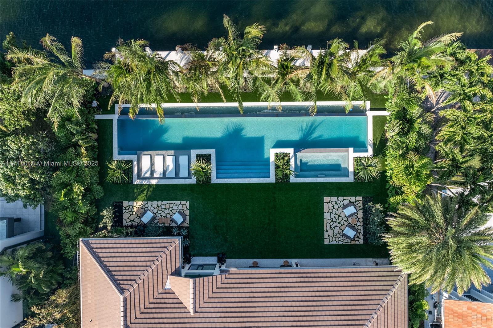 110 Holiday Dr