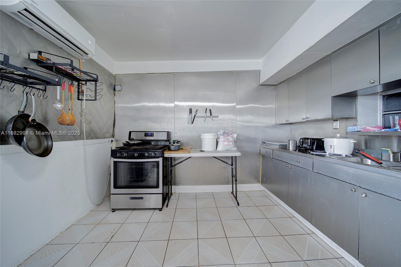 MIAMI GARDENS MANOR SEC 3 - Residential