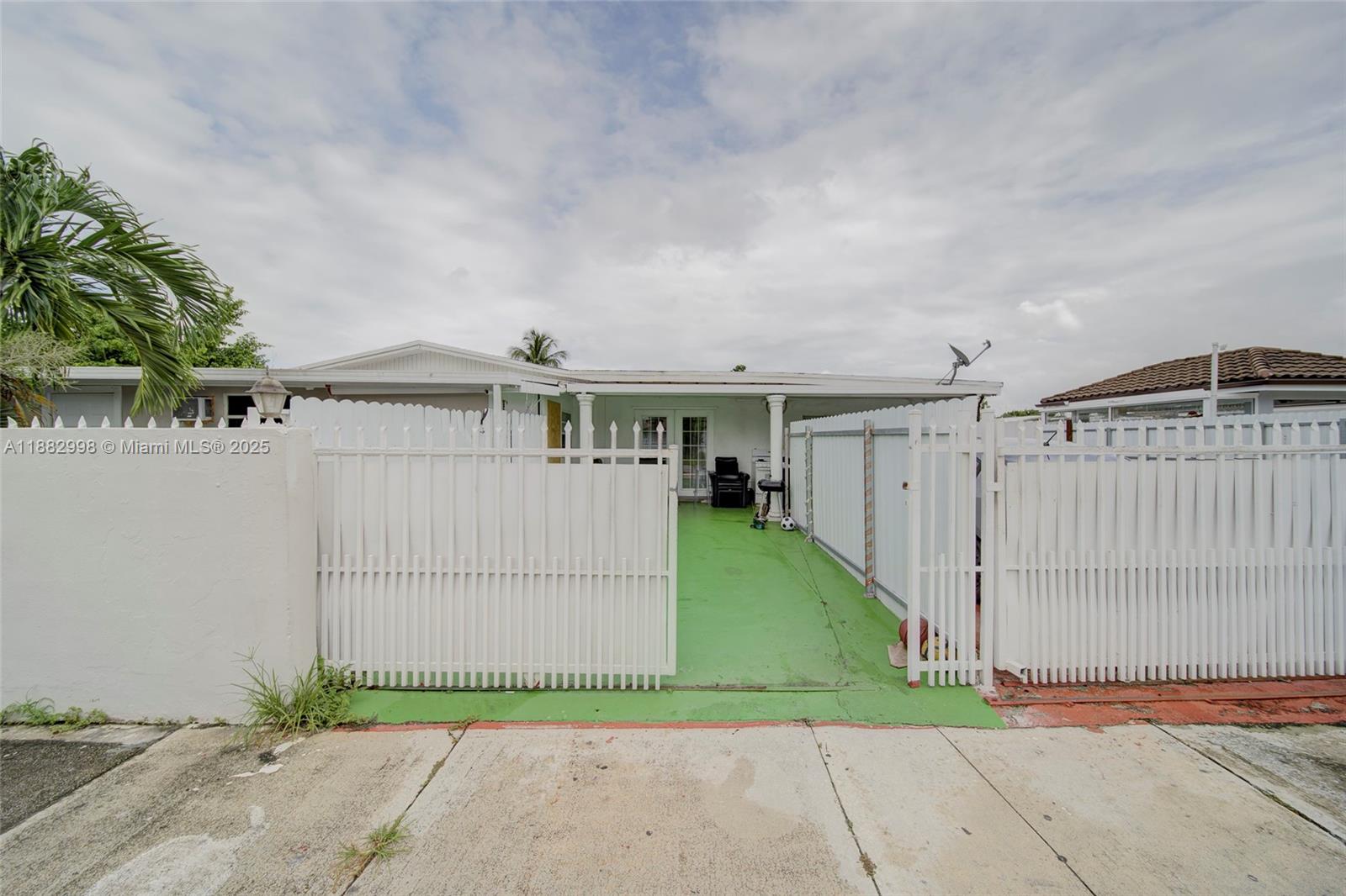 MIAMI GARDENS MANOR SEC 3 - Residential