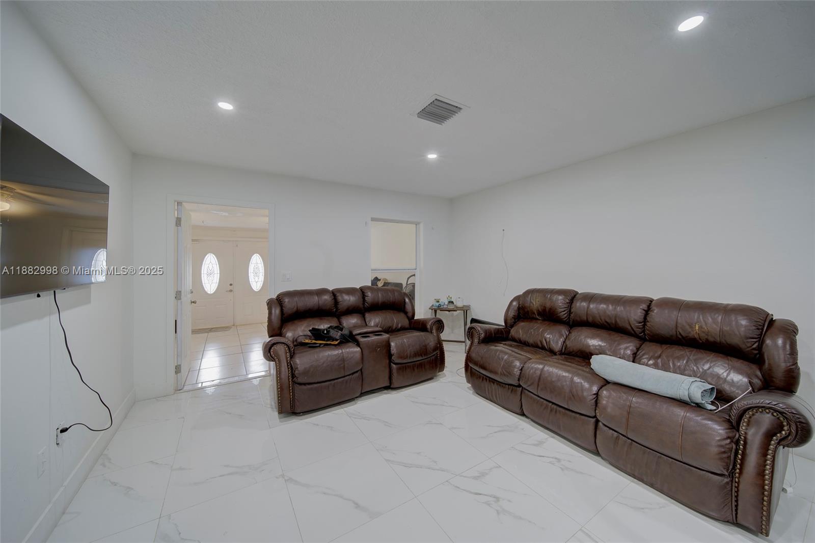 MIAMI GARDENS MANOR SEC 3 - Residential