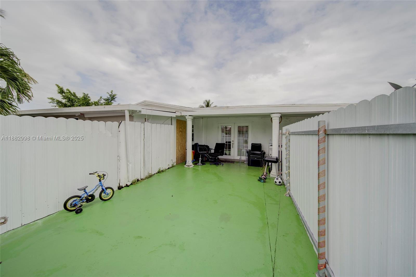 MIAMI GARDENS MANOR SEC 3 - Residential