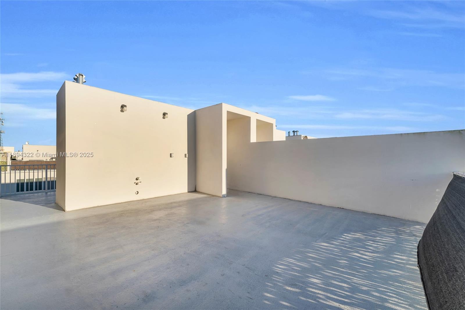 PARADISE ONE - Residential