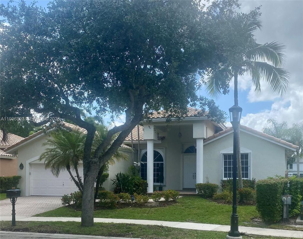 Photo of 3066 Lakewood Cir #3066, Weston, FL 33332 (MLS # A11996393)