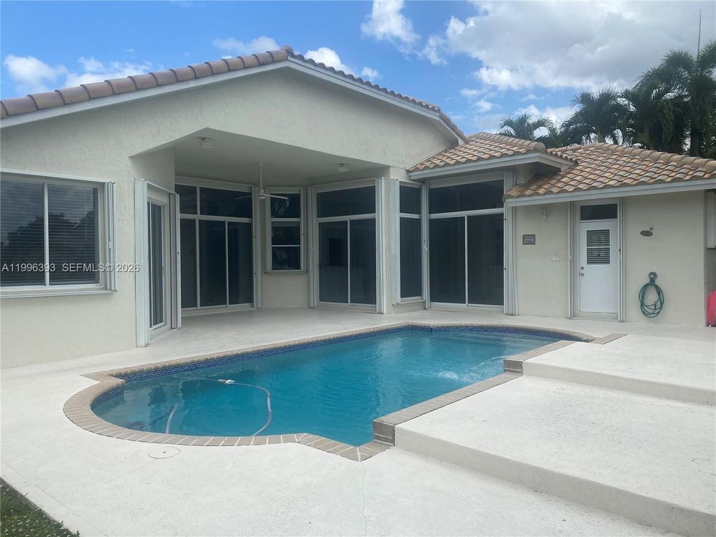 Photo of 3066 Lakewood Cir #3066, Weston, FL 33332 (MLS # A11996393)