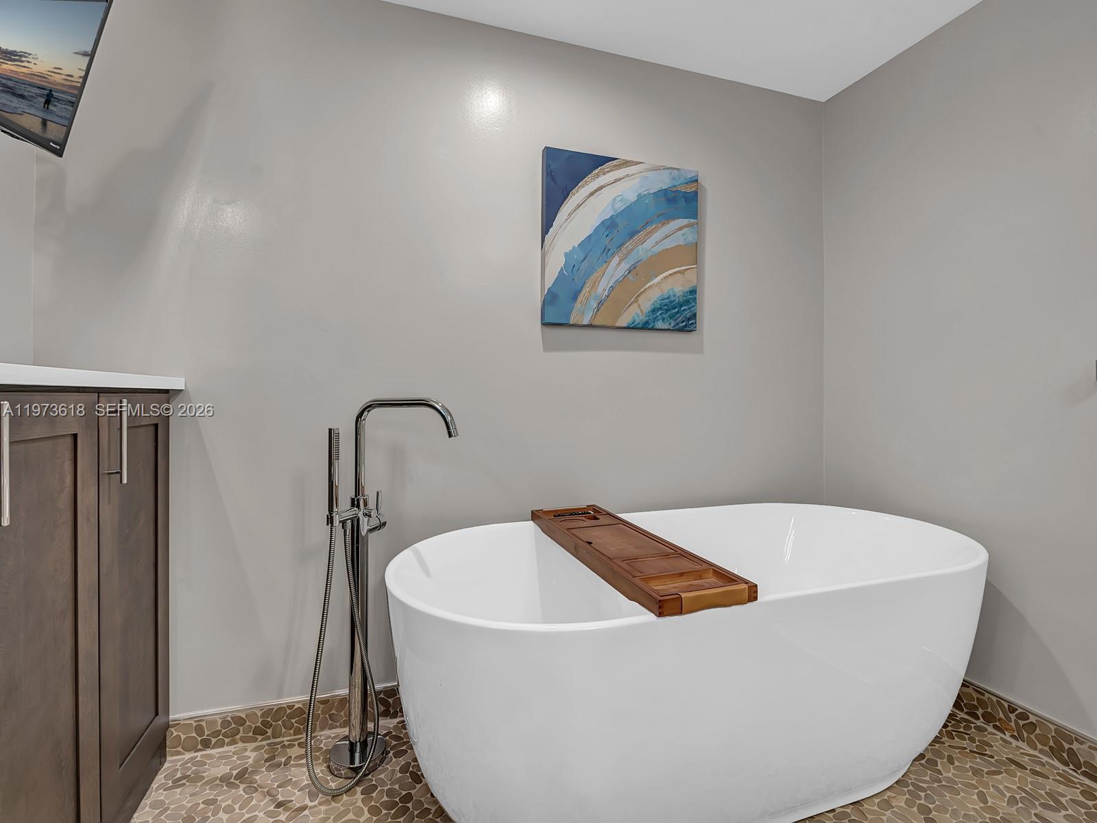 LUNA OCEAN RESIDENCES CON - Residential Lease