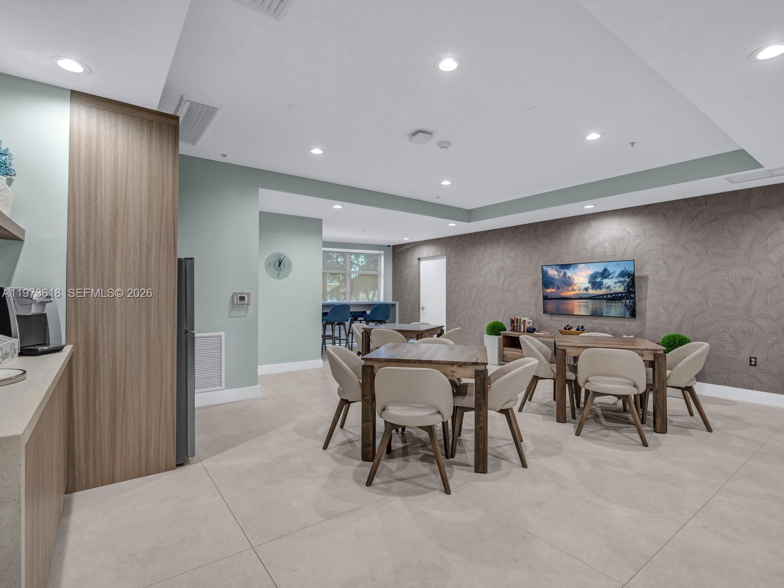 LUNA OCEAN RESIDENCES CON - Residential Lease