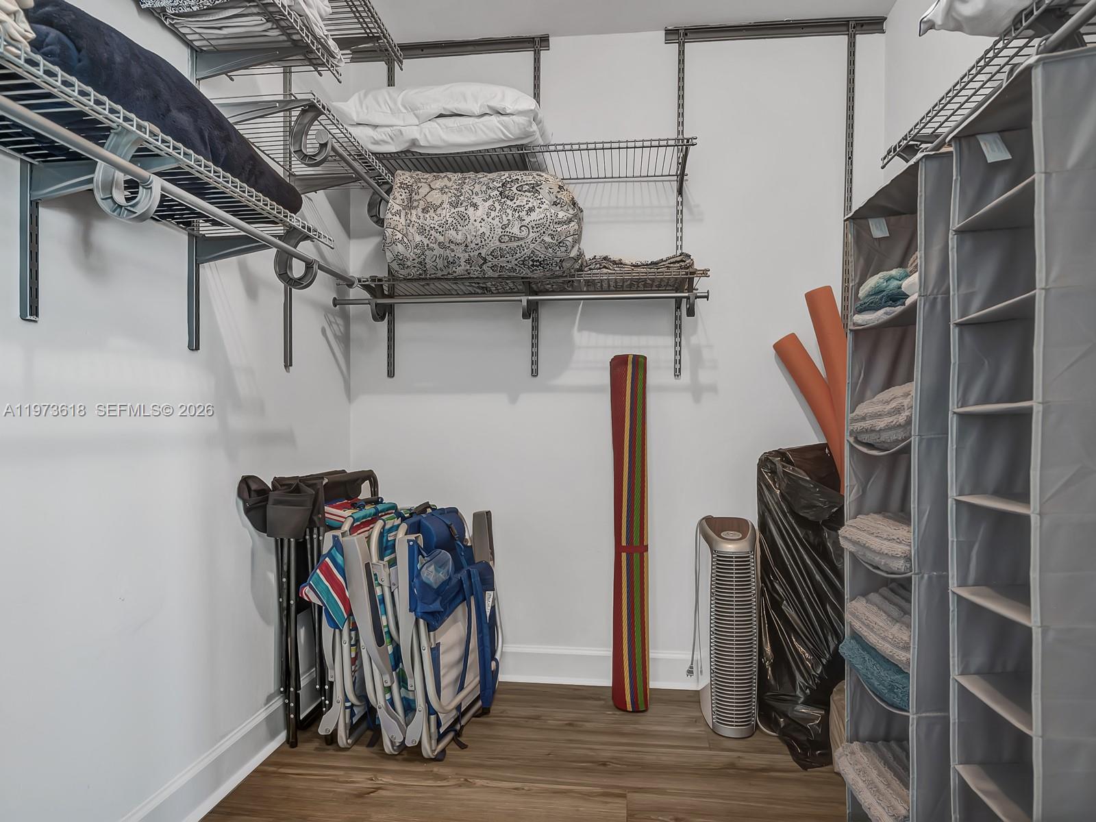 LUNA OCEAN RESIDENCES CON - Residential Lease