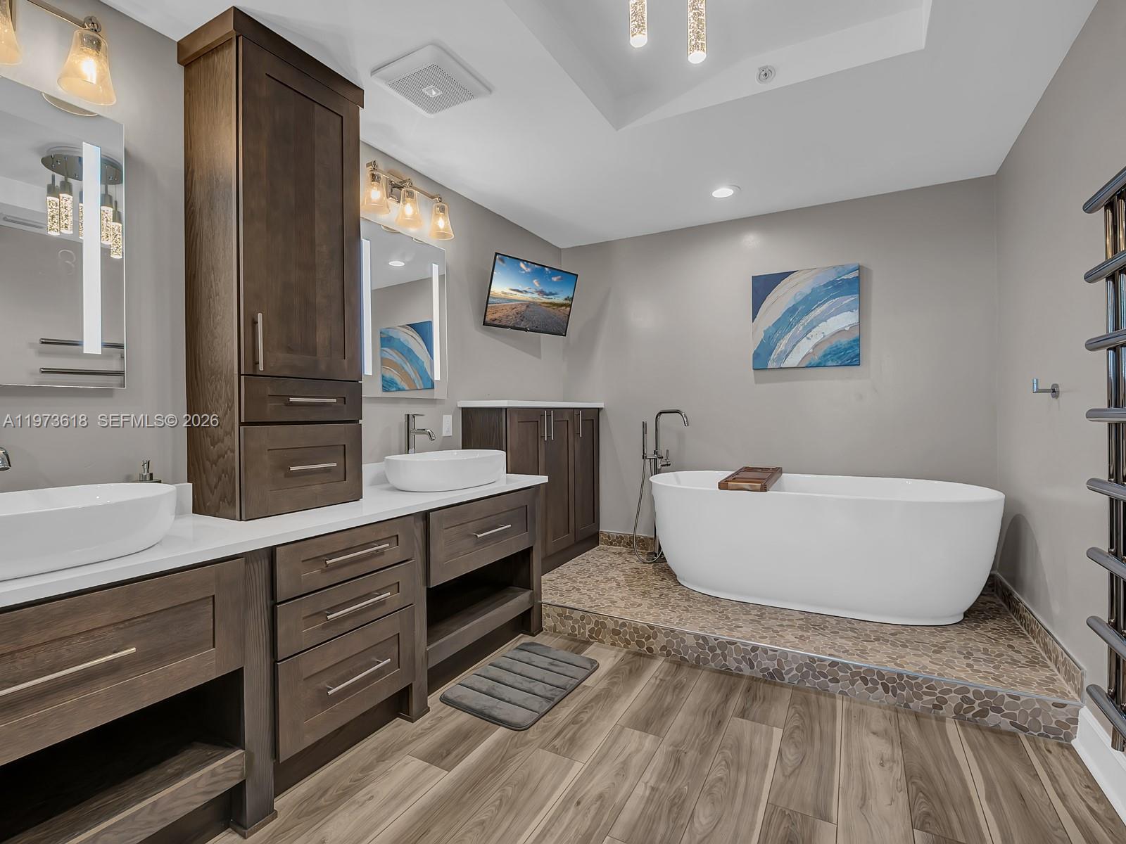 LUNA OCEAN RESIDENCES CON - Residential Lease