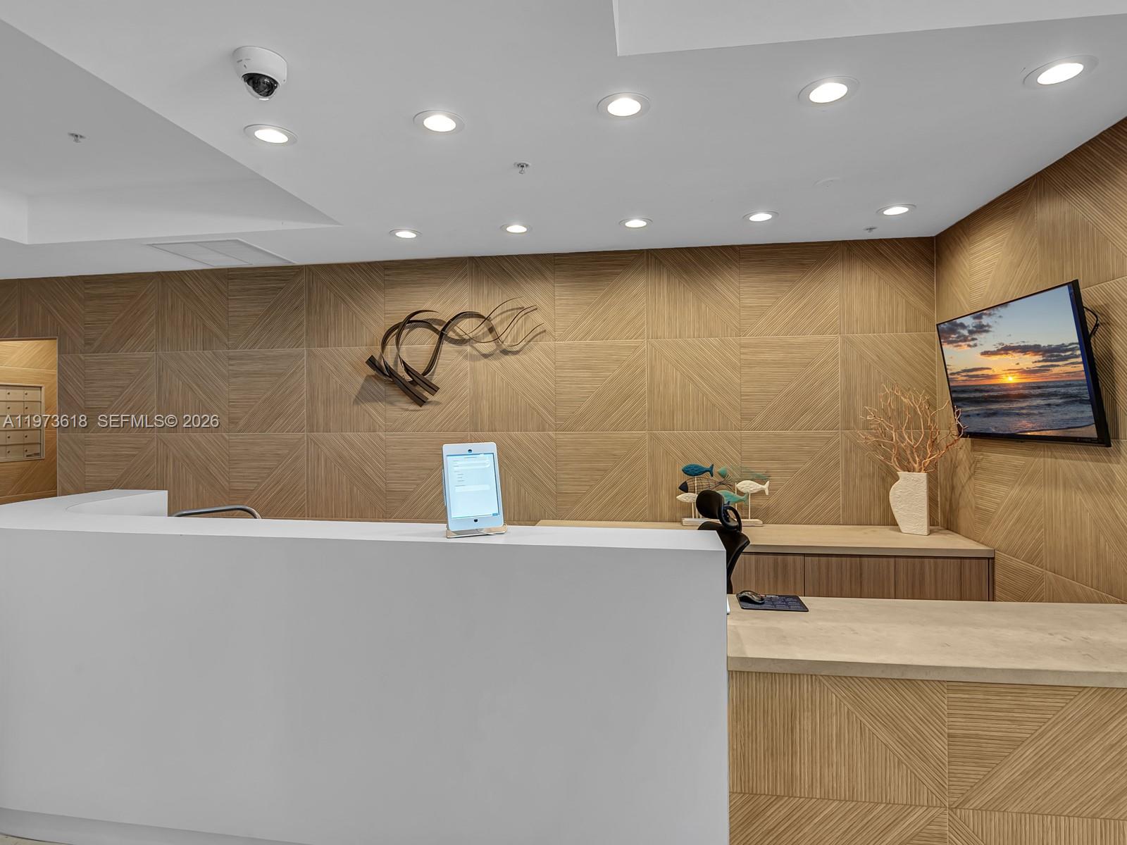 LUNA OCEAN RESIDENCES CON - Residential Lease