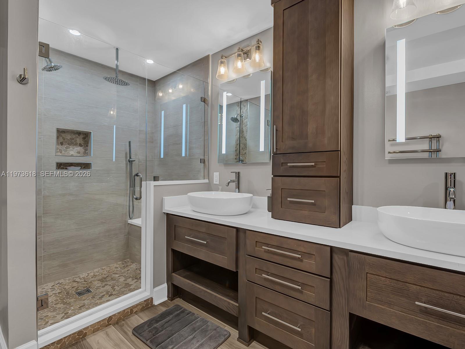 LUNA OCEAN RESIDENCES CON - Residential Lease