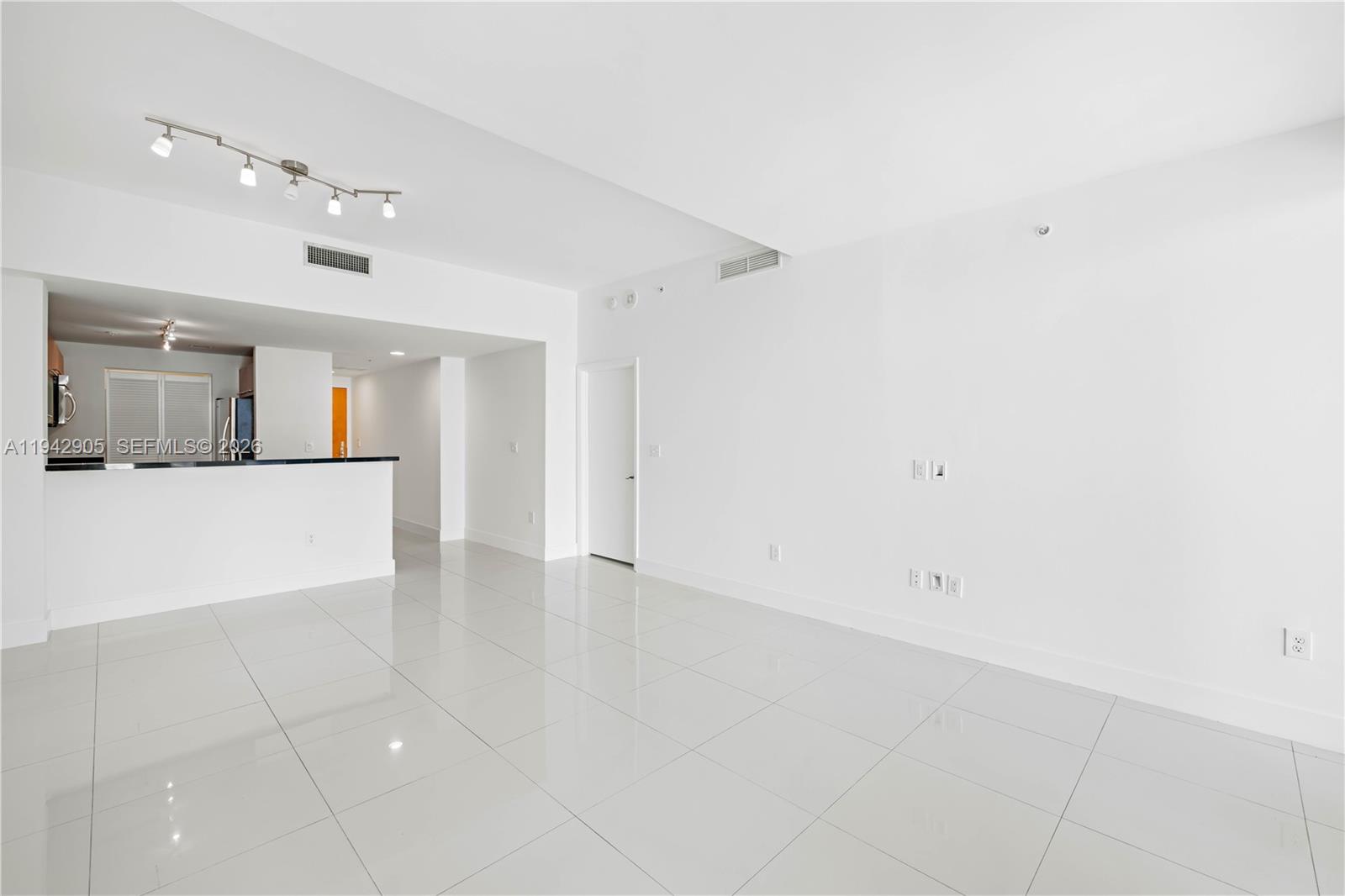 VIZCAYNE NORTH CONDO - Residential Lease