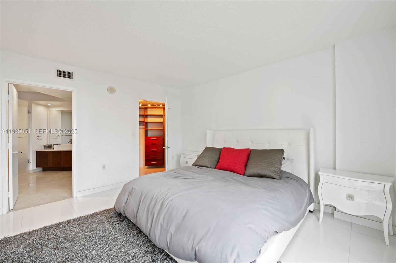 ST TROPEZ ON THE BAY II C - Residential