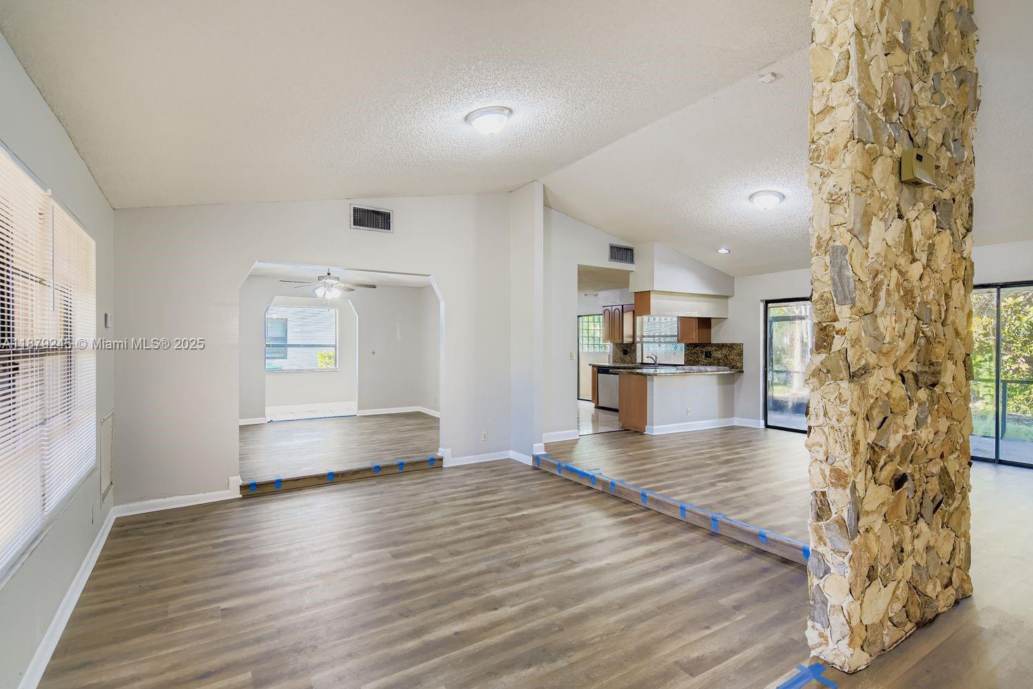 BOULEVARD WOODS NORTH - Residential