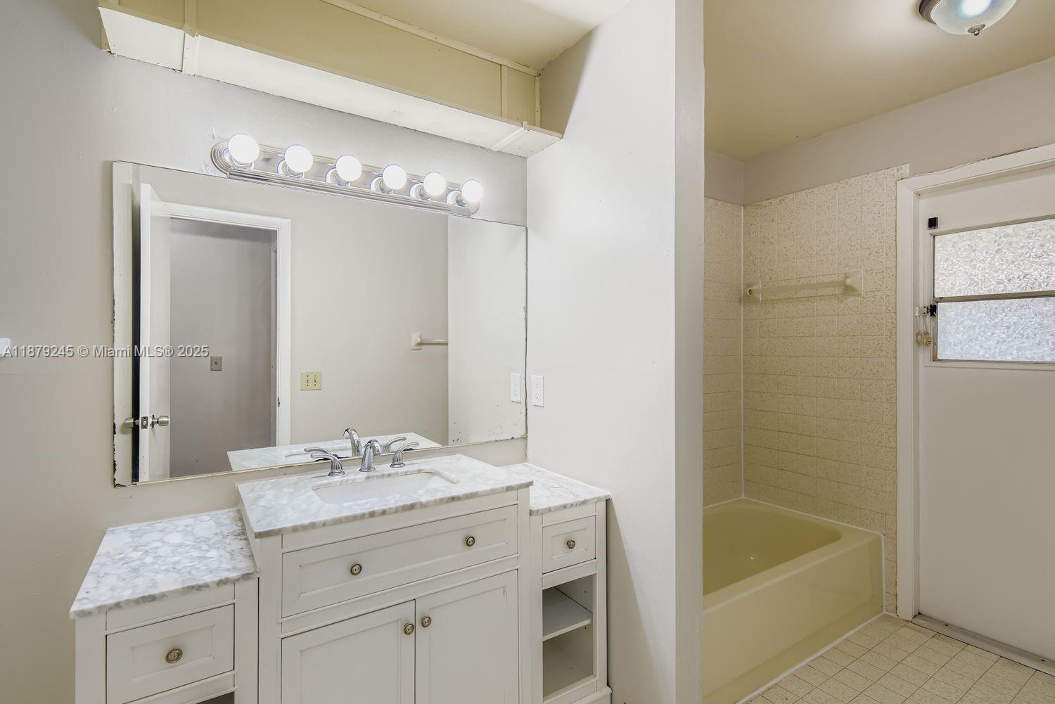 BOULEVARD WOODS NORTH - Residential