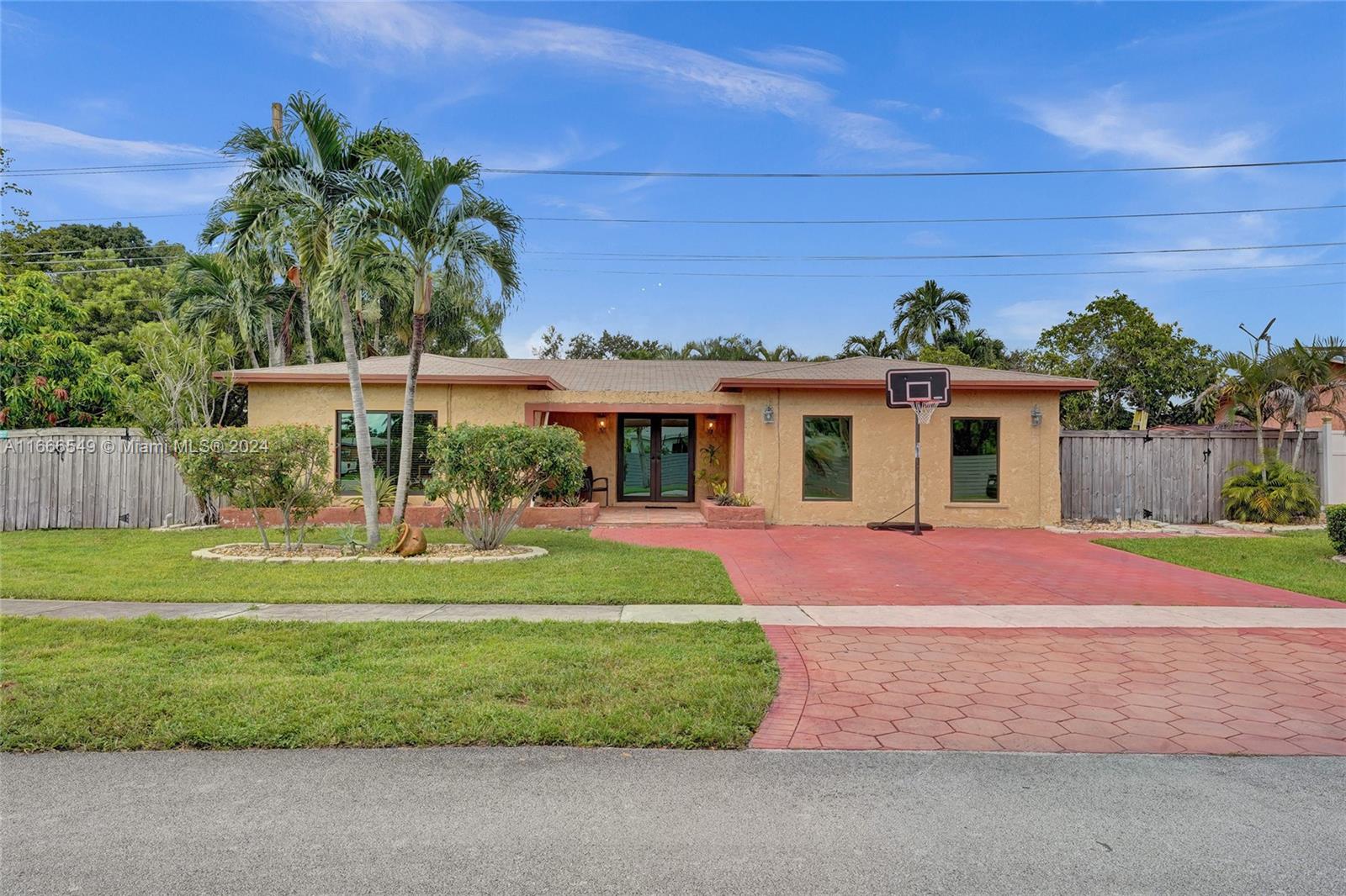 730 Nw 91st Ave, Pembroke Pines, Miami-Dade County, Florida - 3 Bedrooms  
2 Bathrooms - 