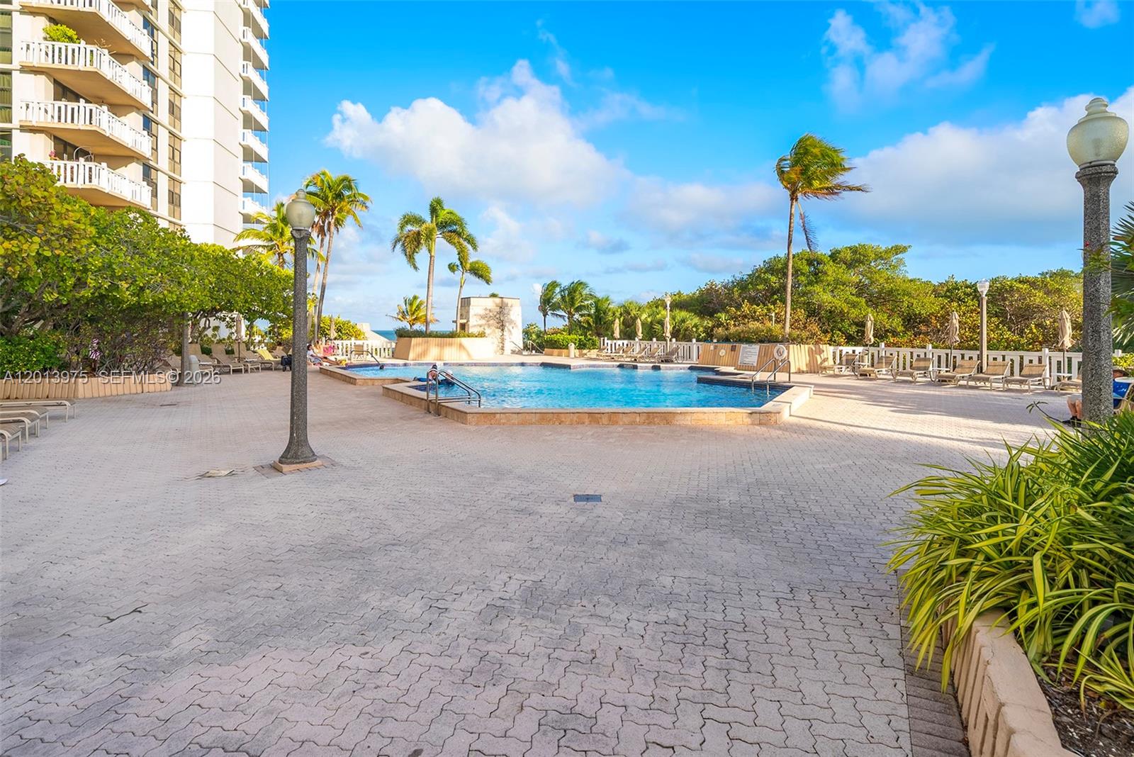 TOWERS OF KEY BISCAYNE CO - Residential