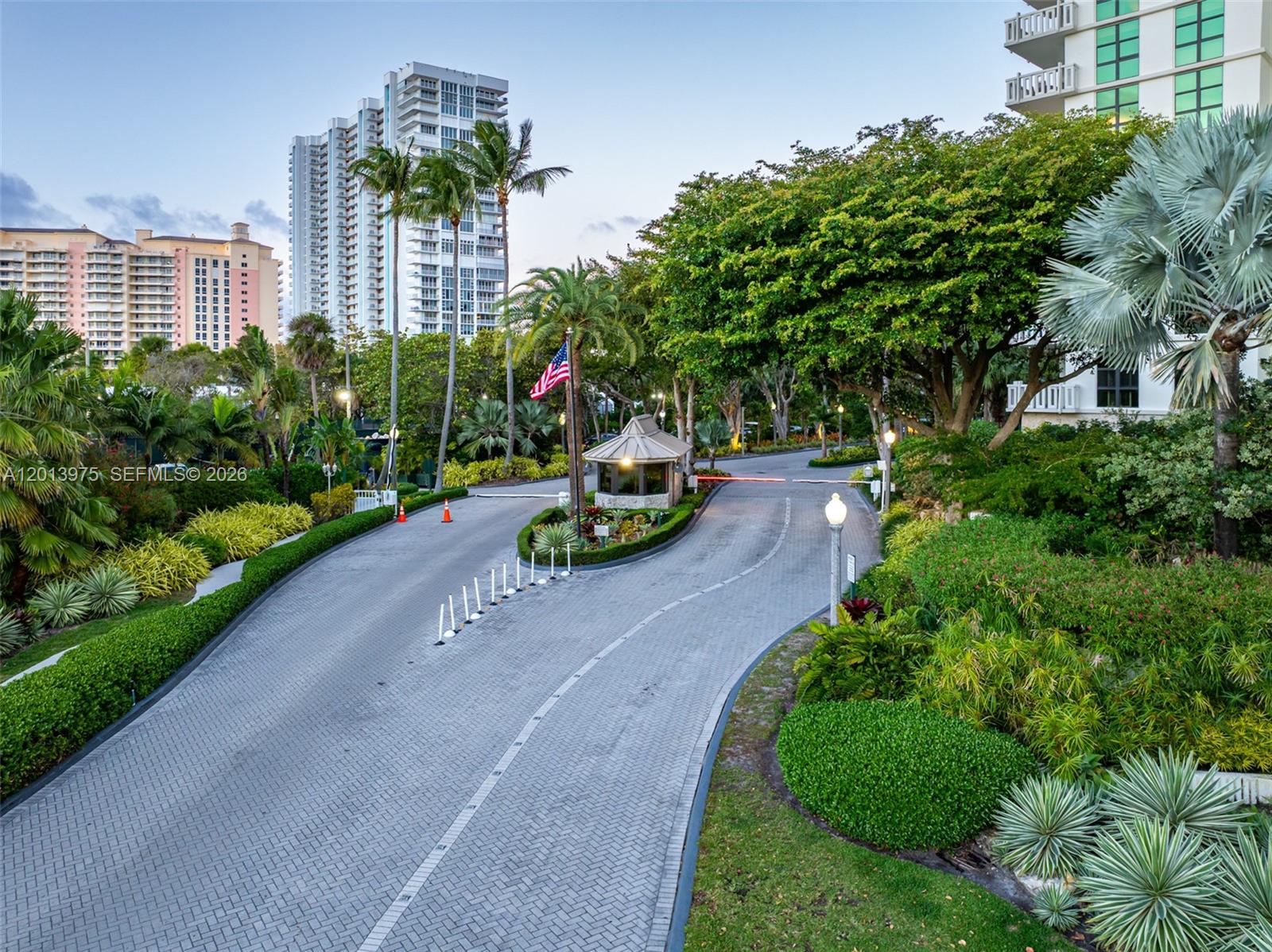 TOWERS OF KEY BISCAYNE CO - Residential