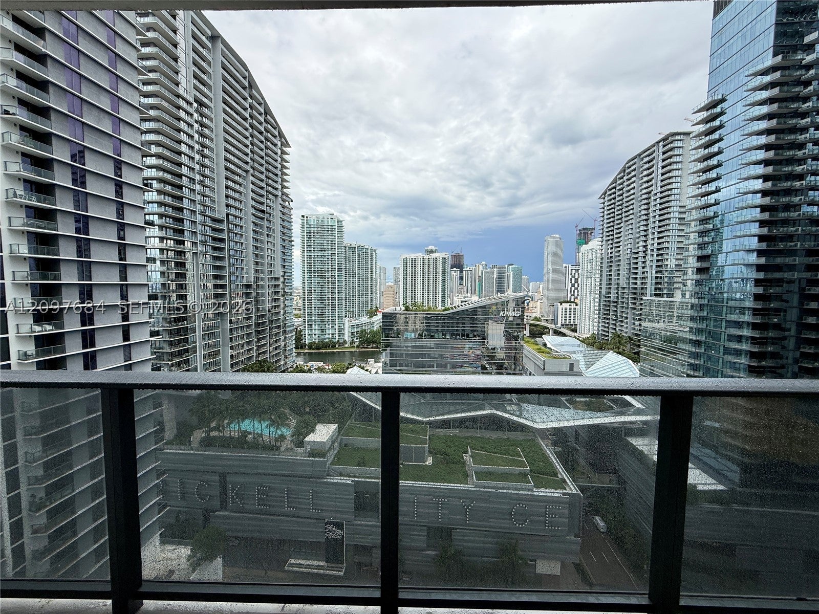 45 SW 9th St 2308