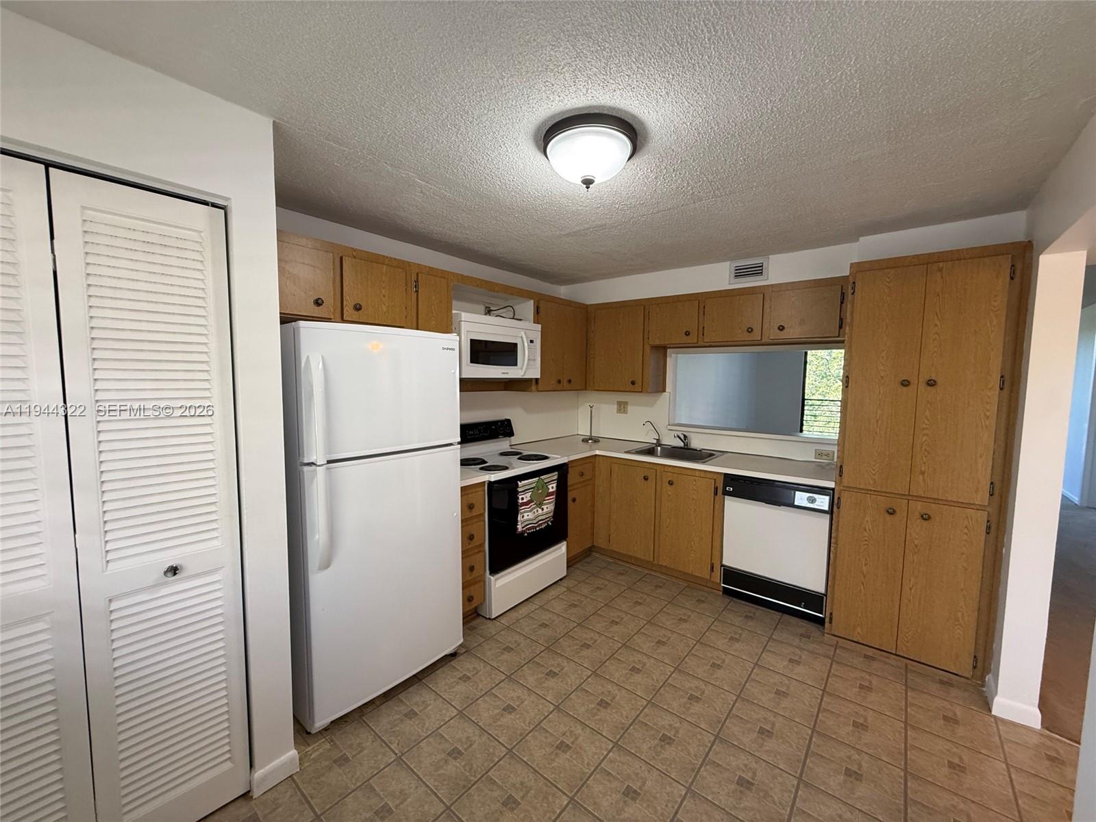 COLONY POINT 2 CONDO - Residential