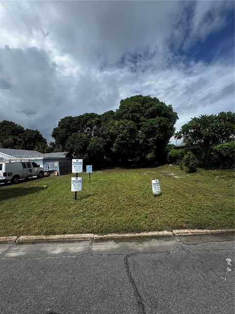 627 56th St West Palm Beach FL 33407