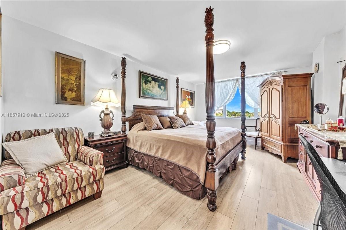 HILLCREST EAST NO 25 COND - Residential