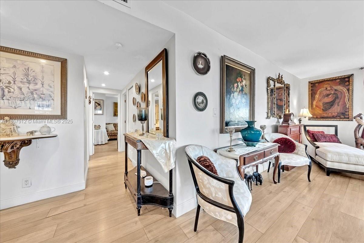 HILLCREST EAST NO 25 COND - Residential