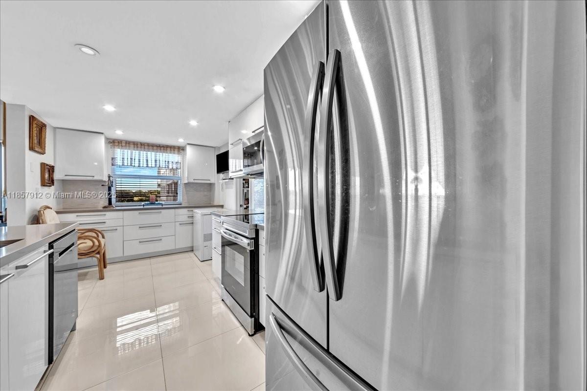 HILLCREST EAST NO 25 COND - Residential