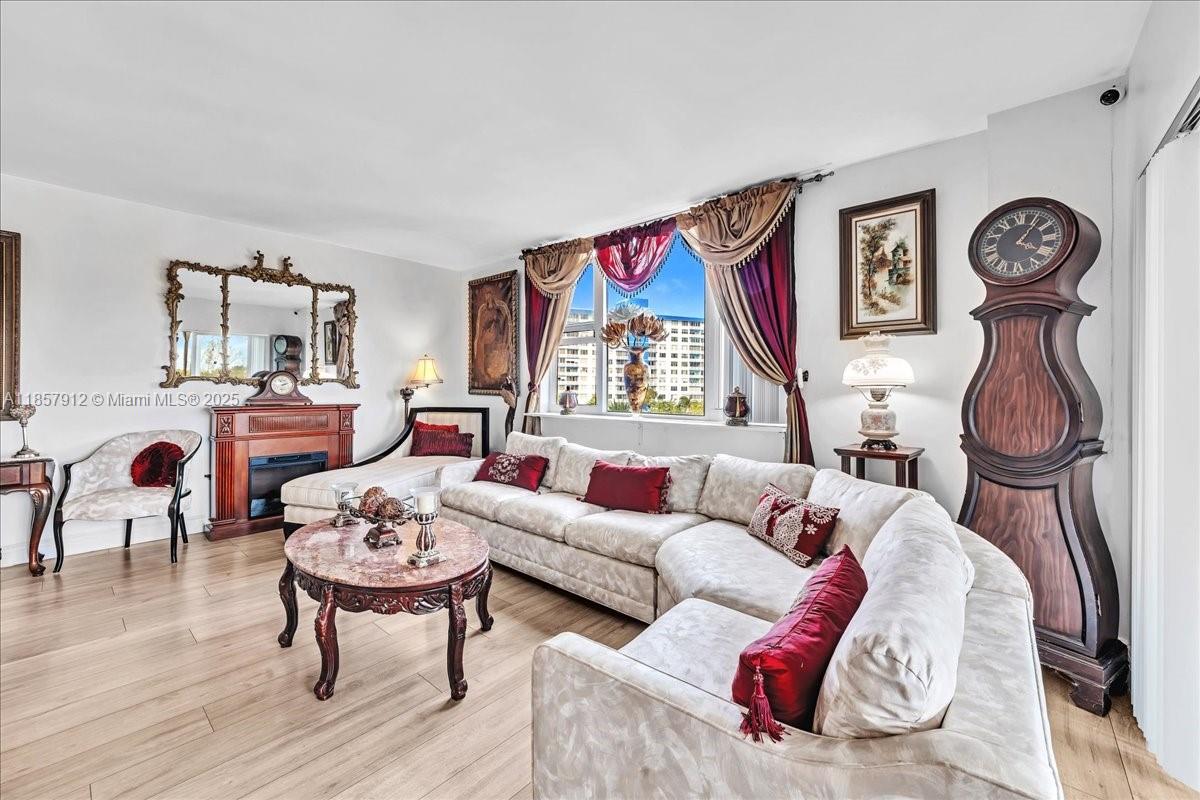 HILLCREST EAST NO 25 COND - Residential