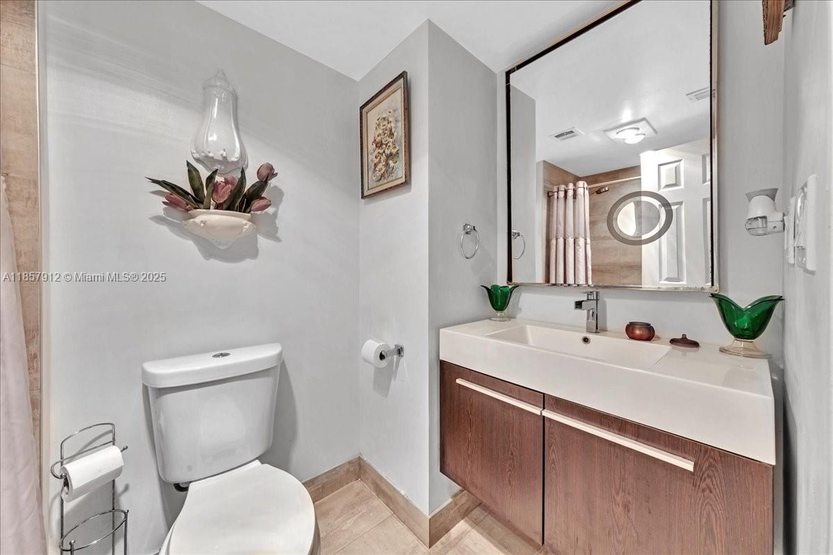 HILLCREST EAST NO 25 COND - Residential