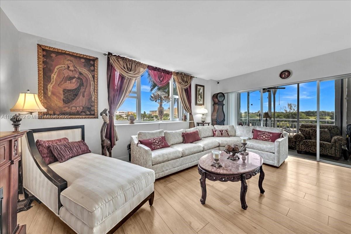 HILLCREST EAST NO 25 COND - Residential