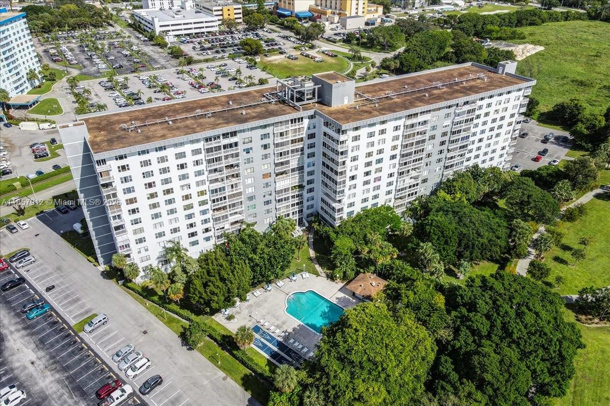 HILLCREST EAST NO 25 COND - Residential