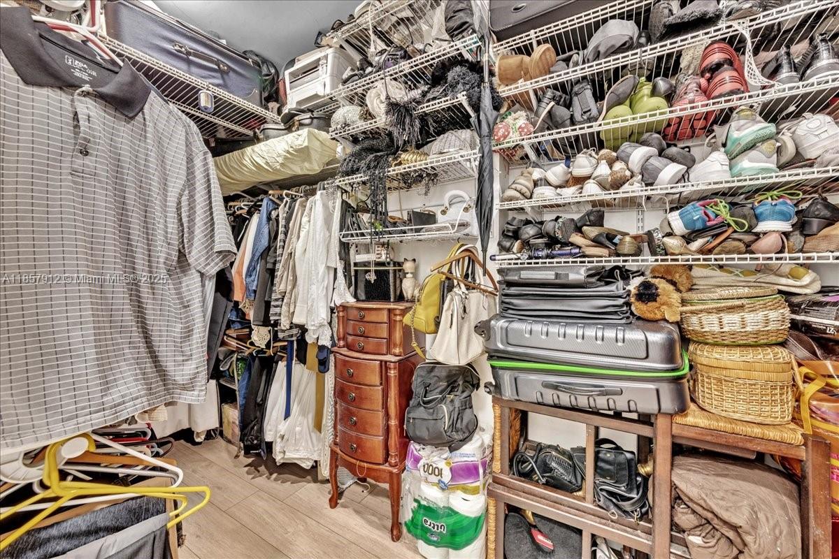 HILLCREST EAST NO 25 COND - Residential