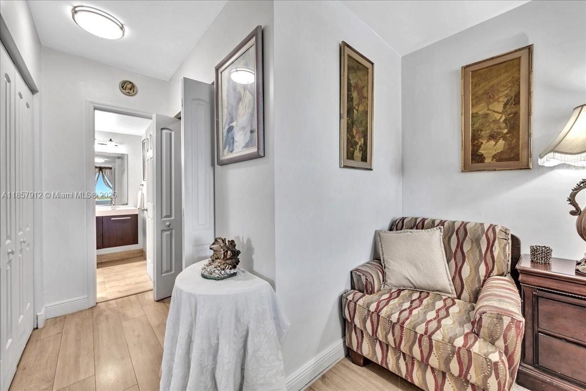 HILLCREST EAST NO 25 COND - Residential