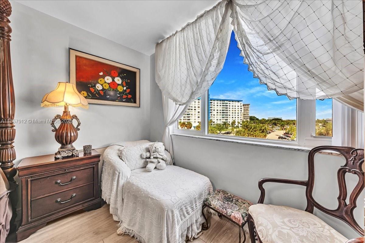 HILLCREST EAST NO 25 COND - Residential